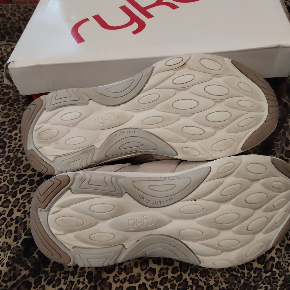 2458 Size 8W Ryka Faye Lt. Grey Life Style - Picture 6 of 8